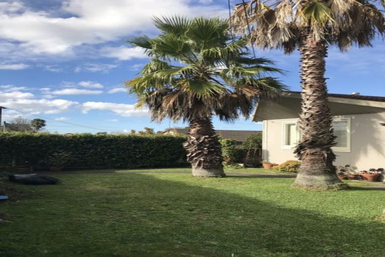Photo of property in 11 Roberts Road, Te Atatu South, Auckland, 0610