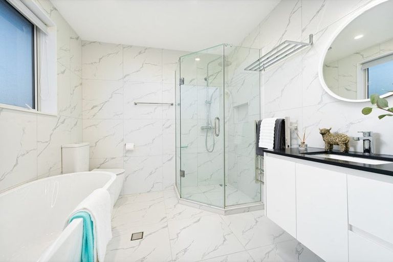 Photo of property in 38a Pokapu Street, Titirangi, Auckland, 0600