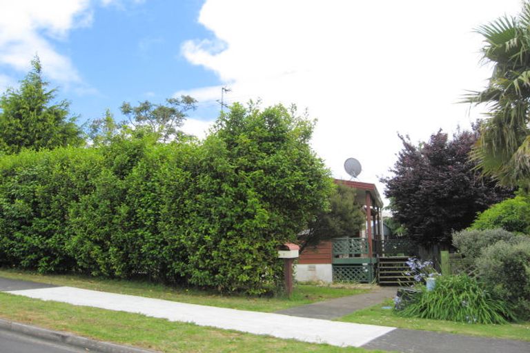 Photo of property in 1 Landon Place, Pukekohe, 2120