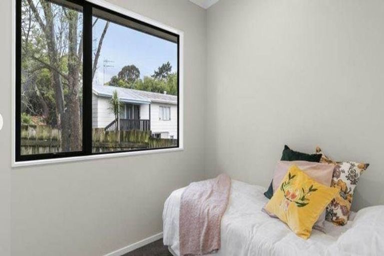 Photo of property in 99 Kemp Road, Massey, Auckland, 0614