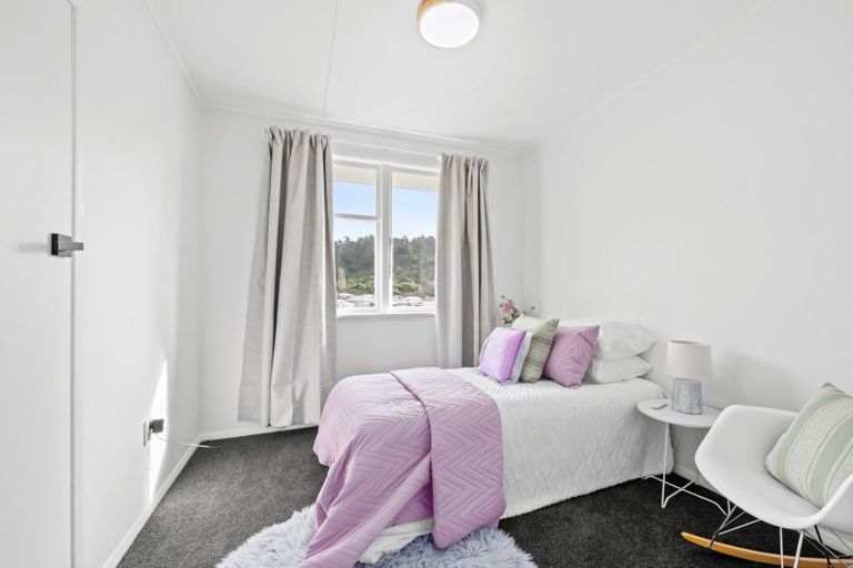 Photo of property in 7 Thomson Grove, Stokes Valley, Lower Hutt, 5019