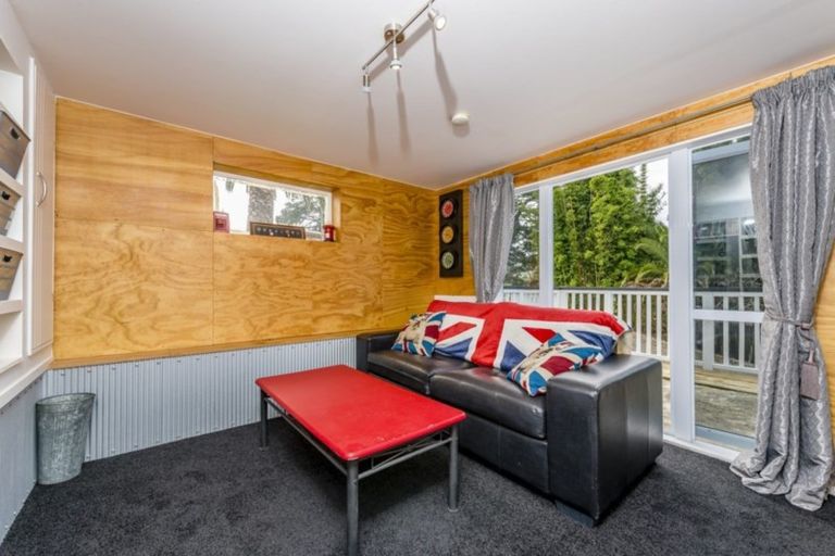 Photo of property in 7 Mcleod Street, Helensville, 0800