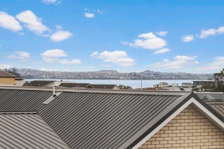 Photo of property in 10 Peihana Road, Hobsonville, Auckland, 0616