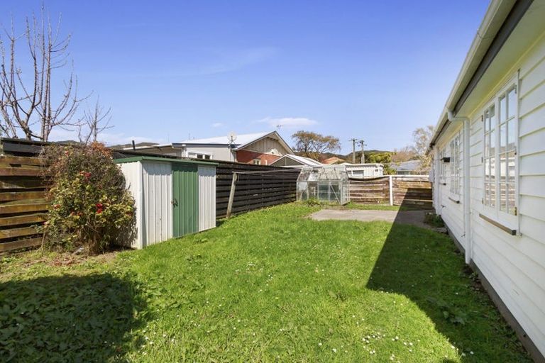Photo of property in 9 Airdrie Avenue, Epuni, Lower Hutt, 5011