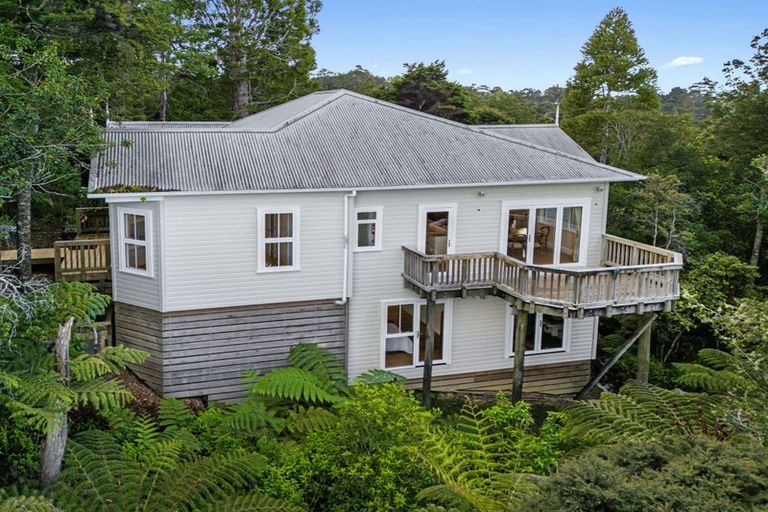 Photo of property in 4 Kereru Grove, Greenhithe, Auckland, 0632