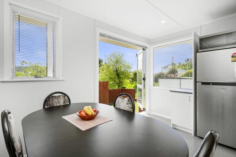 Photo of property in 5 Cara Crescent, Paparangi, Wellington, 6037