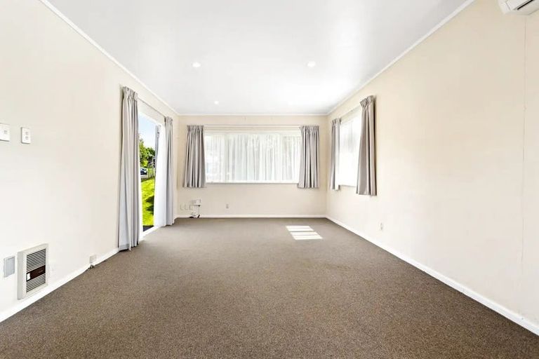 Photo of property in 16 Saffron Street, Birkdale, Auckland, 0626