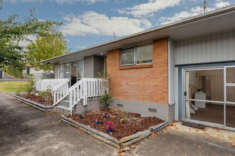 Photo of property in 1/185 Henderson Valley Road, Henderson, Auckland, 0612