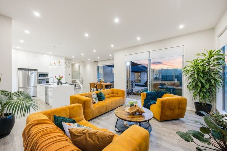 Photo of property in 138 Godfrey Drive, Orewa, 0931