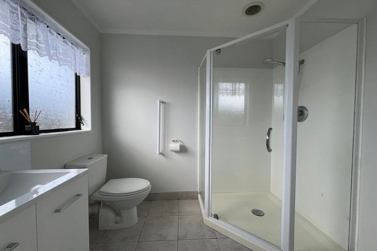 Photo of property in 1 Taikata Road, Te Atatu Peninsula, Auckland, 0610