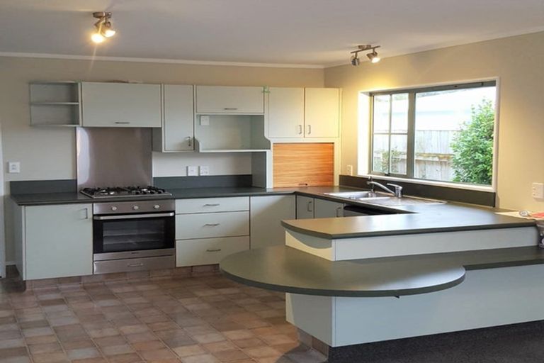 Photo of property in 2/76 Trafalgar Street, Waterloo, Lower Hutt, 5011