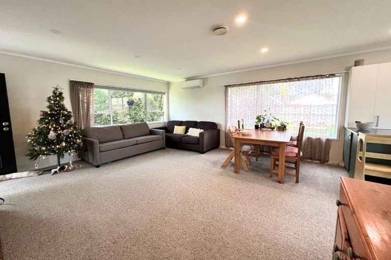 Photo of property in 2/4 Illana Place, Ranui, Auckland, 0612