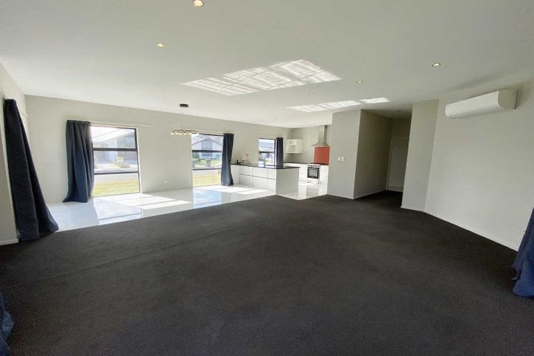 Photo of property in 8 Marble Court, Northwood, Christchurch, 8051