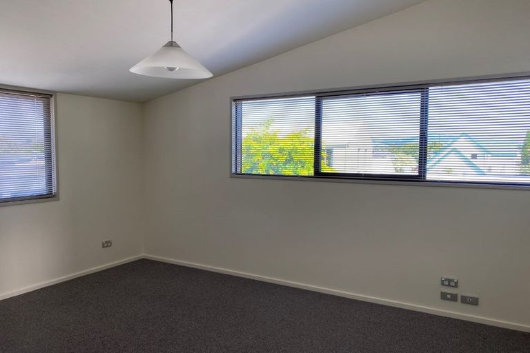 Photo of property in 4 Kahikatea Lane, Riccarton, Christchurch, 8011