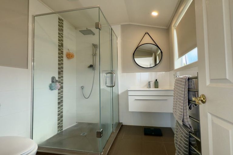 Photo of property in 84 Parr Terrace, Castor Bay, Auckland, 0620