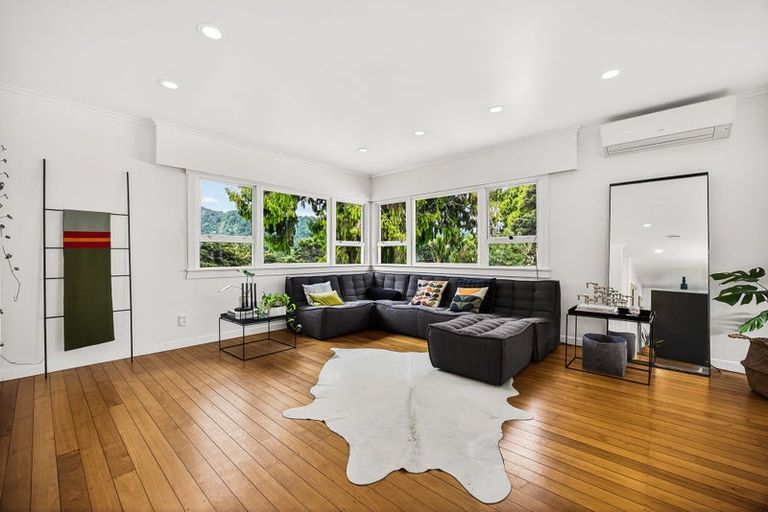 Photo of property in 6 Walker Road, Henderson Valley, Auckland, 0612