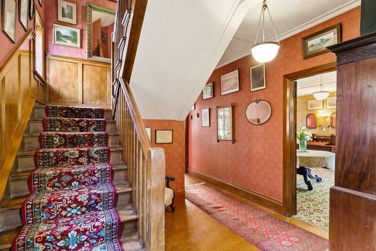 Photo of property in 1 Woodmancote Road, Khandallah, Wellington, 6035