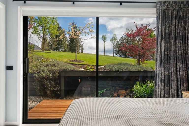 Photo of property in 37 Pendeen Crescent, Jacks Point, Queenstown, 9371