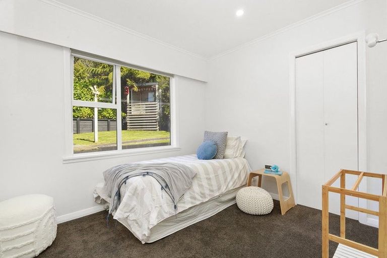 Photo of property in 37 Sunrise Boulevard, Tawa, Wellington, 5028