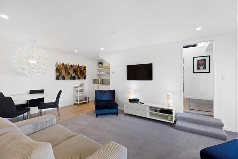 Photo of property in 96 Grovenor Drive, Orewa, 0931