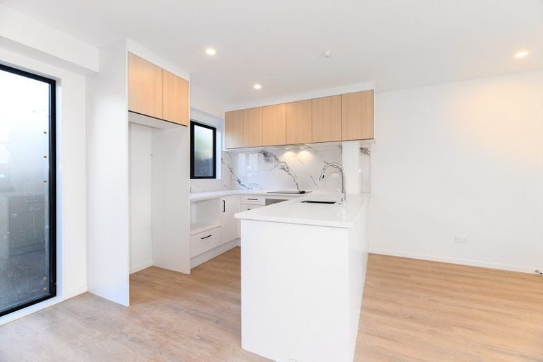 Photo of property in 5/60 Triangle Road, Massey, Auckland, 0614