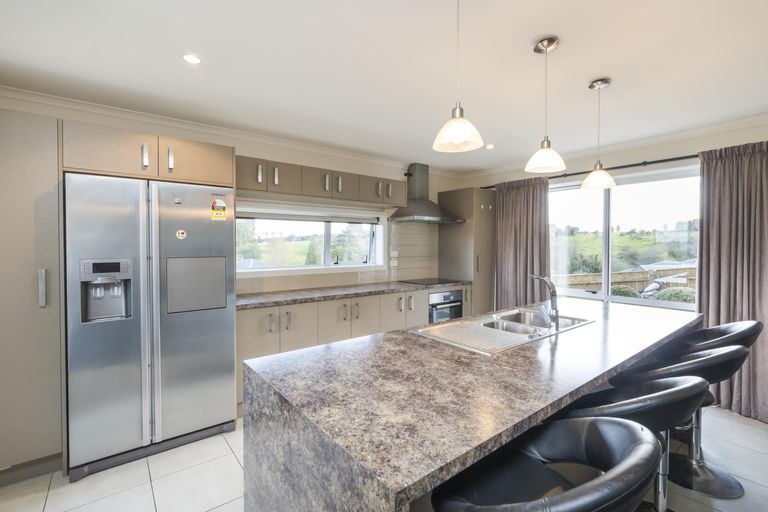Photo of property in 28 Galea Grove, Kelvin Grove, Palmerston North, 4414