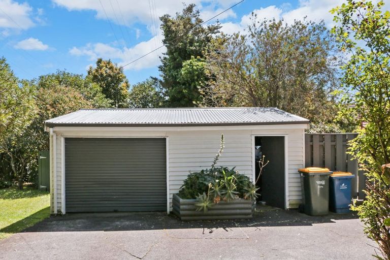 Photo of property in 1 Marewa Street, Te Atatu South, Auckland, 0610