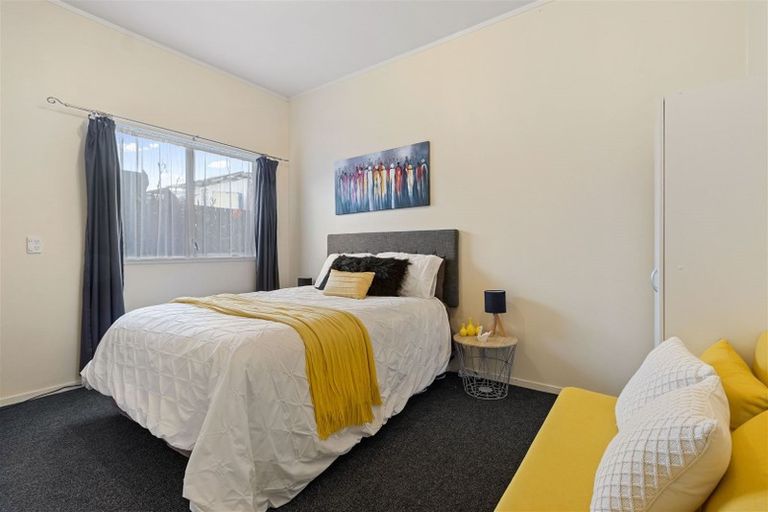 Photo of property in 2/49 Strid Road, Te Atatu South, Auckland, 0610