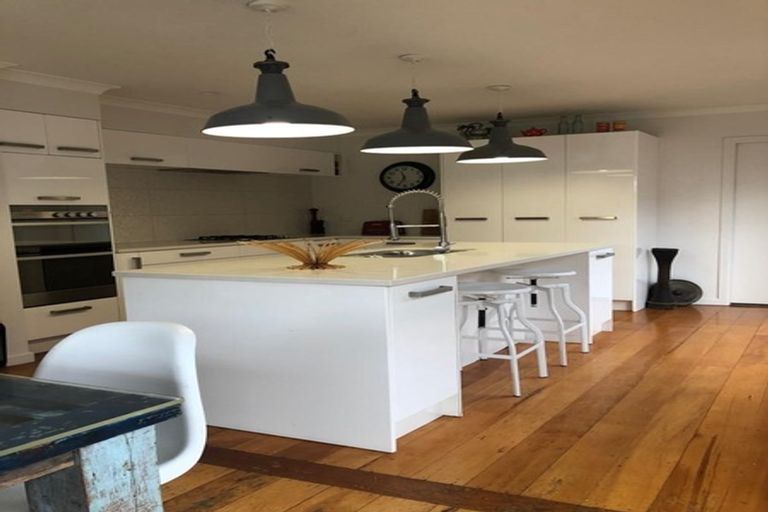 Photo of property in 33 Rua Street, Lyall Bay, Wellington, 6022