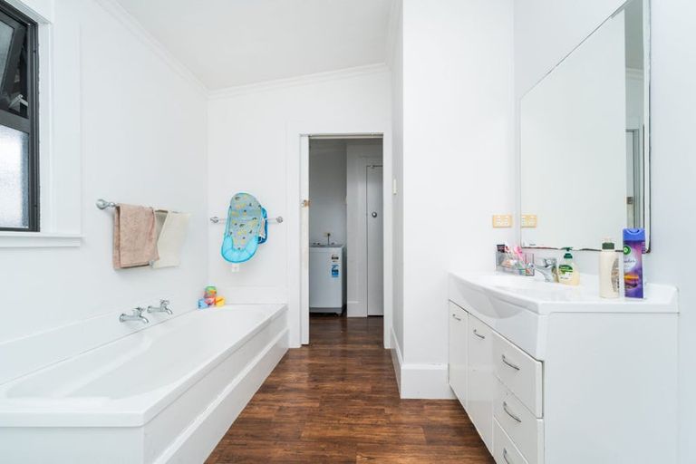 Photo of property in 32 Cambridge Street, Milson, Palmerston North, 4414