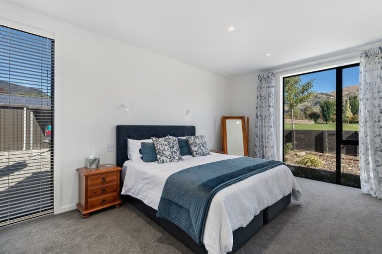 Photo of property in 14 Deans Drive, Wanaka, 9305