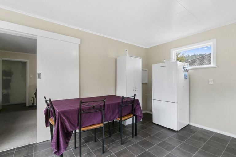 Photo of property in 29 Gibbs Crescent, Wainuiomata, Lower Hutt, 5014
