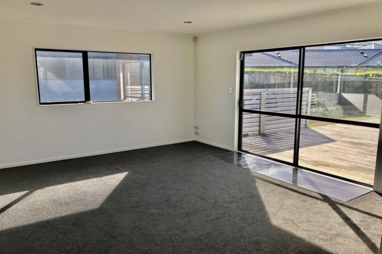 Photo of property in 1 Ryden Place, Glen Eden, Auckland, 0602