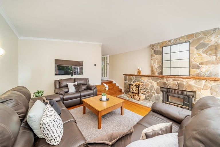 Photo of property in 25 Elmslie Road, Pinehaven, Upper Hutt, 5371