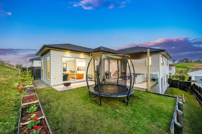 Photo of property in 138 Godfrey Drive, Orewa, 0931