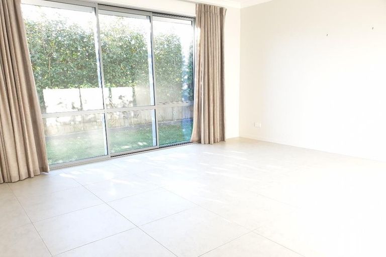 Photo of property in 5 Kelmore Place, Schnapper Rock, Auckland, 0632