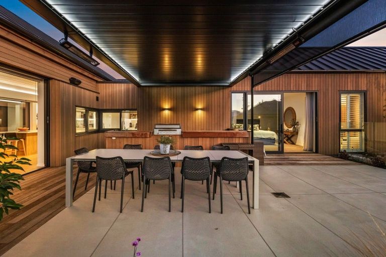 Photo of property in 14 Deans Drive, Wanaka, 9305