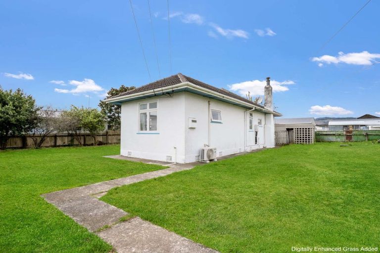 Photo of property in 104 Bartholomew Road, Levin, 5510
