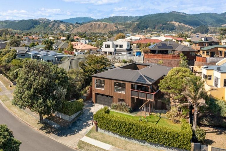 Photo of property in 22 Millennium Hill, Paraparaumu, 5032