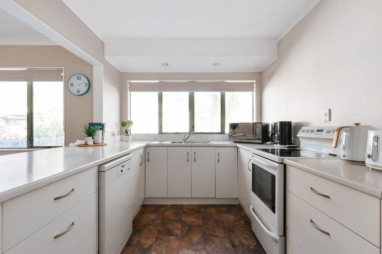 Photo of property in 27 Sunvale Place, Gate Pa, Tauranga, 3112