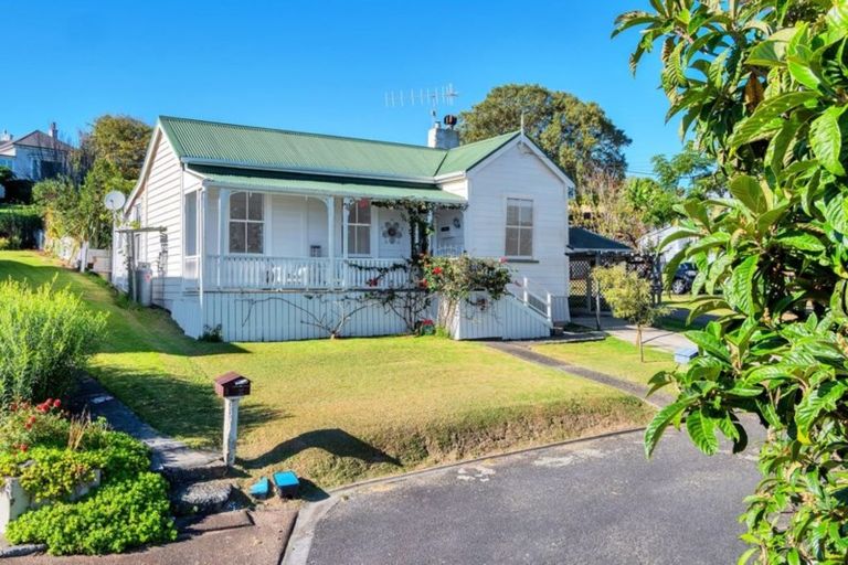 Photo of property in 11 Gow Street, Helensville, 0800