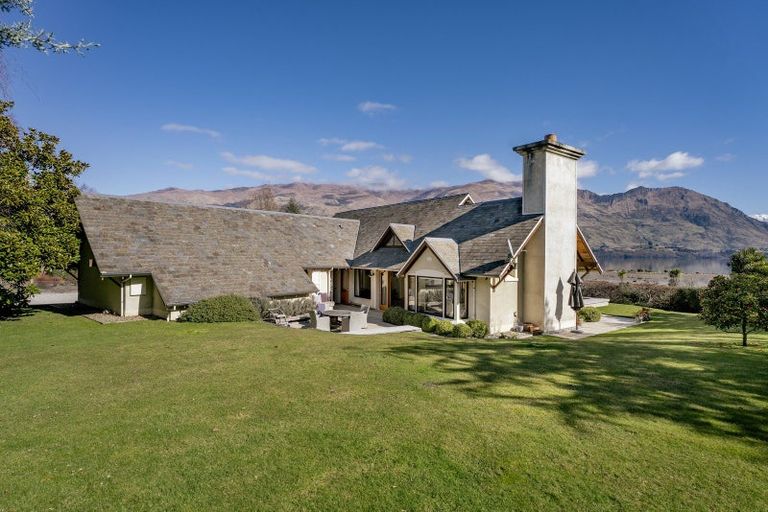 Photo of property in 186 Beacon Point Road, Wanaka, 9305