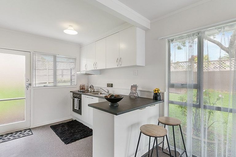 Photo of property in 1/38 Edmonton Road, Henderson, Auckland, 0612
