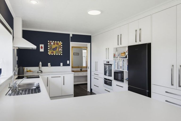 Photo of property in 16 Easton Way, Levin, 5510