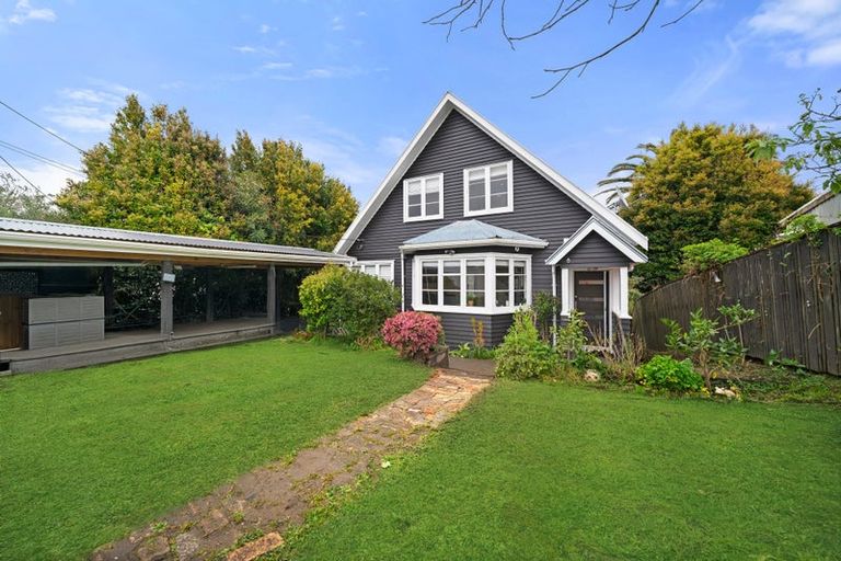 Photo of property in 121 Fairview Avenue, Fairview Heights, Auckland, 0632