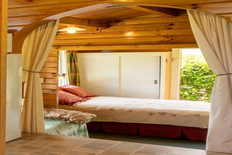 Photo of property in 46 Bayview Crescent, Duvauchelle, 7581