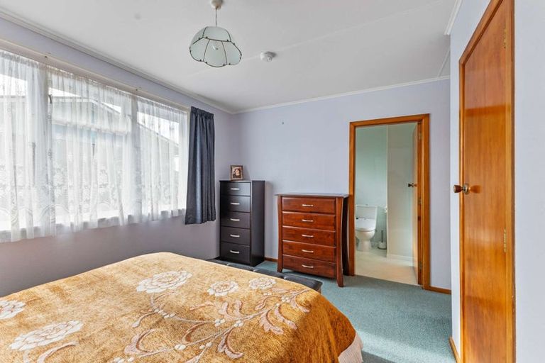 Photo of property in 24 Trelawney Crescent, Westown, New Plymouth, 4310