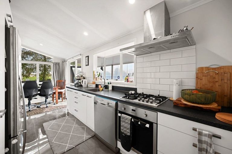 Photo of property in 28 Filmer Place, Melville, Hamilton, 3206