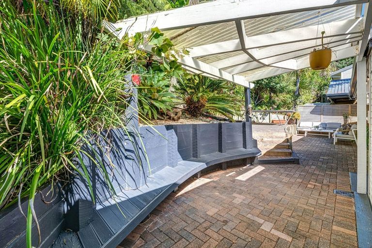 Photo of property in 2/8 Heatherleigh Rise, Northcross, Auckland, 0632