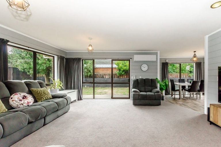 Photo of property in 4 Oakwood Grove, Paraparaumu Beach, Paraparaumu, 5032
